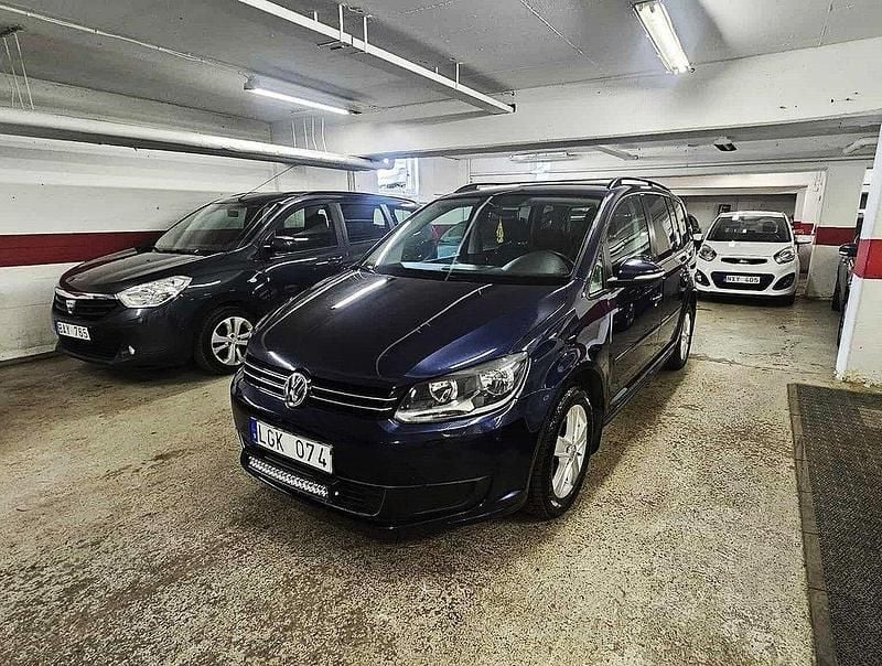 Mörkblå Begagnad 2011 VW Touran Minibuss | 84 900 kr (Dyr) - Bild 1/4