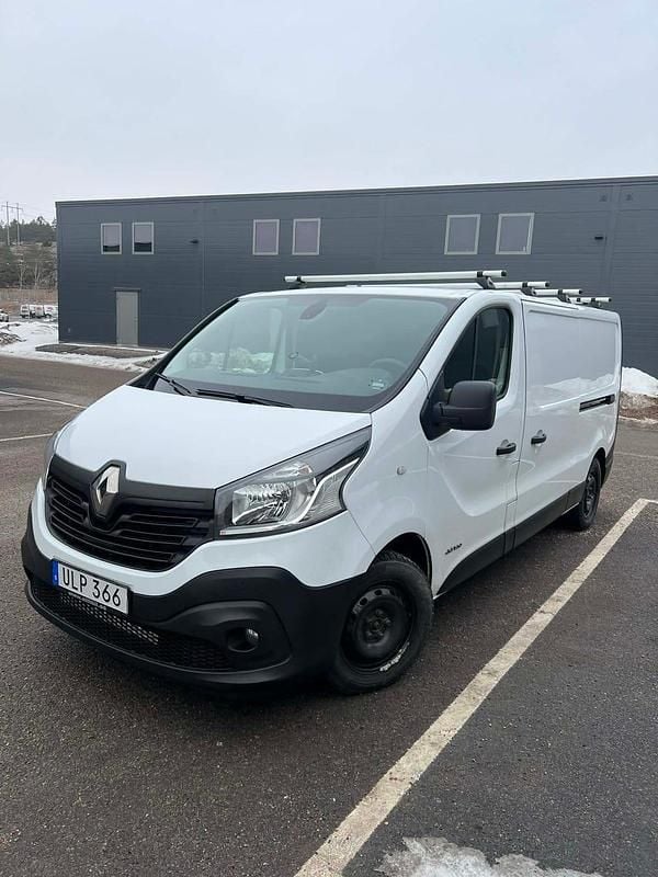 Begagnad Renault Trafic 120 HK (88 kW) 2016 Minibuss