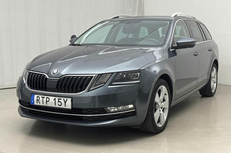Mörkgrå Begagnad 2019 Skoda Octavia Style | 184 800 kr - Bild 1/4