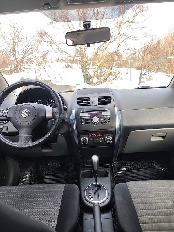 Begagnad Suzuki SX4 120 HK (88 kW) 2011