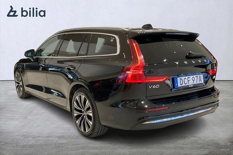 Begagnad Volvo V60 Core 253 HK (186 kW) 2022 Svart Kombi