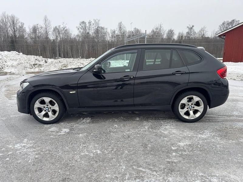 Begagnad BMW X1 204 HK (150 kW) 2010 Svart SUV