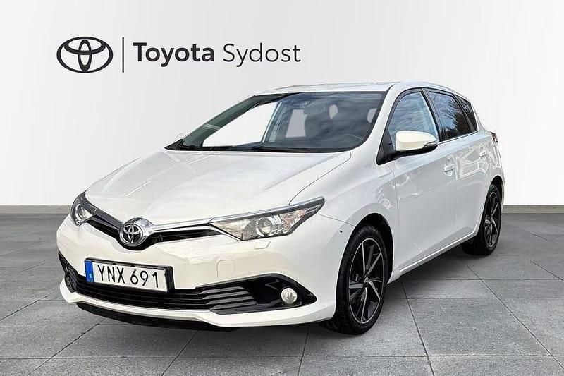 Vit Begagnad 2017 Toyota Auris Edition Halvkombi | 129 000 kr (Marknadspris) - Bild 1/4