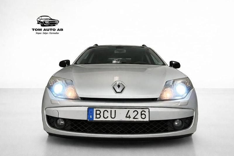 Begagnad Renault Laguna GrandTour 150 HK (110 kW) 2010 Silver Kombi