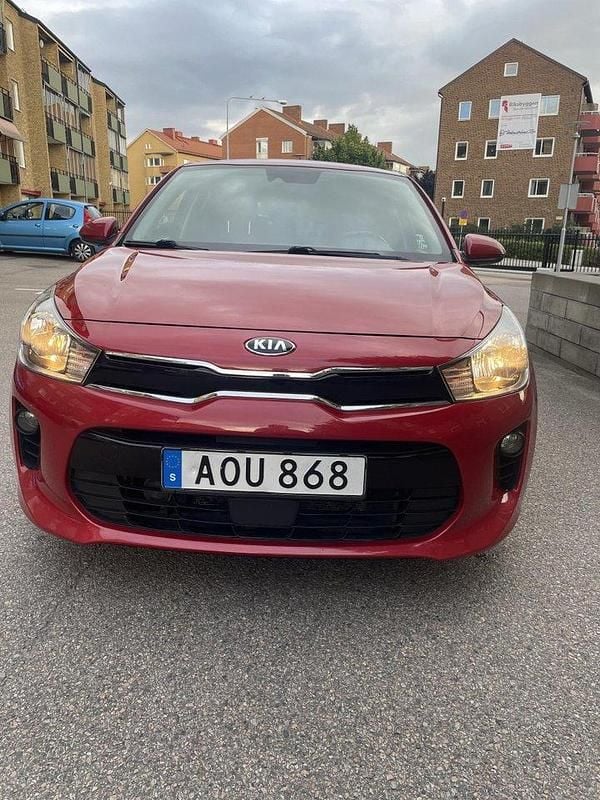Röd Begagnad 2017 Kia Rio 2 Halvkombi | 90 000 kr (Marknadspris) - Bild 1/4
