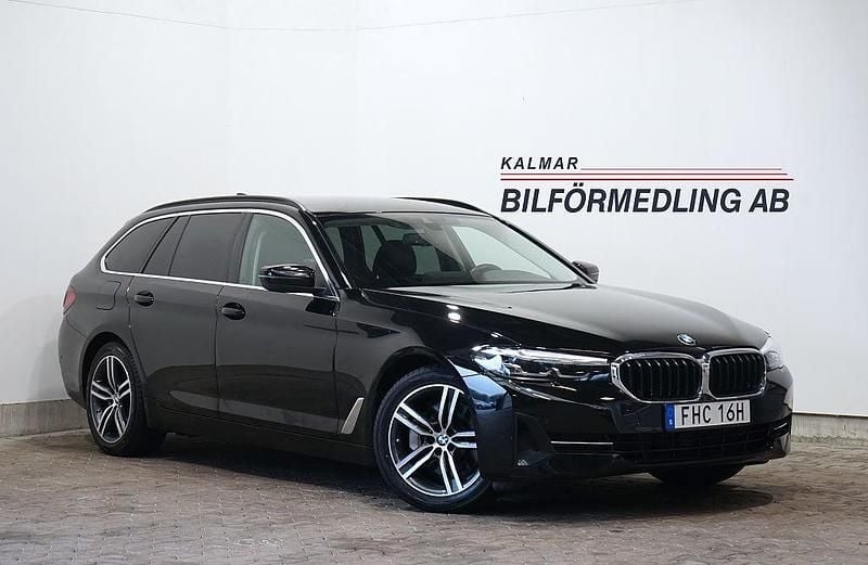 Svart Begagnad 2020 BMW 530e M Sport Kombi | 319 900 kr (Marknadspris) - Bild 1/4