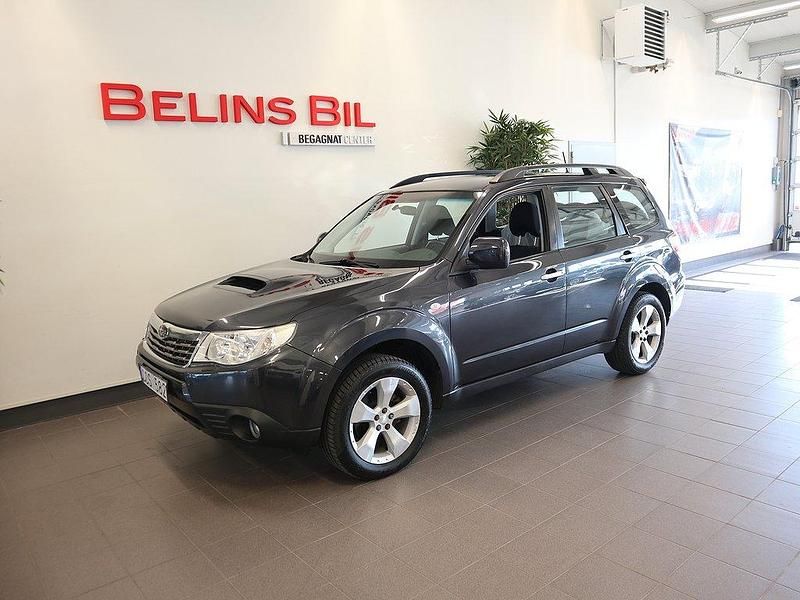 Mörkgrå (mgrå) Begagnad 2009 Subaru Forester SUV | 59 500 kr (Lite dyr) - Bild 1/4