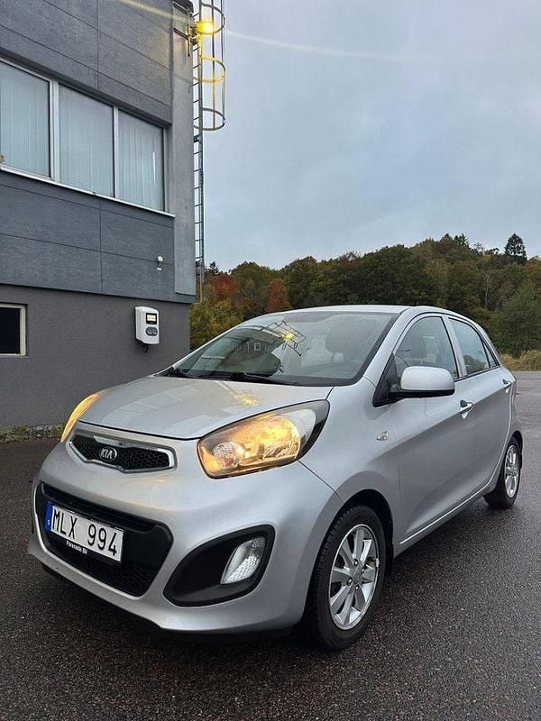 Grå Begagnad 2013 Kia Picanto Halvkombi | 44 000 kr (Bra pris) - Bild 1/4