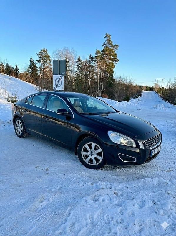 Begagnad 2012 Volvo S60 Sedan | 65 000 kr (Marknadspris) - Bild 1/4