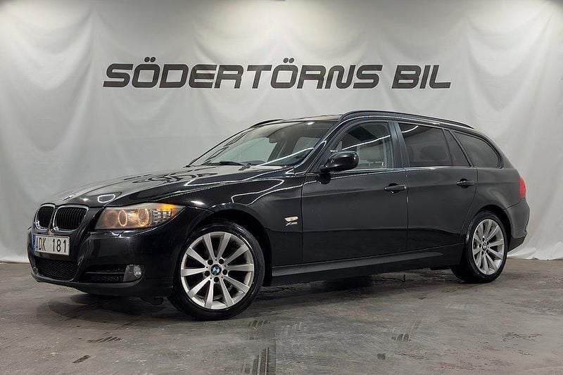 Svart Begagnad 2012 BMW 320 Kombi | 69 900 kr (Bra pris) - Bild 1/4