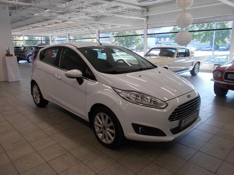 Begagnad Ford Fiesta 2015 Vit