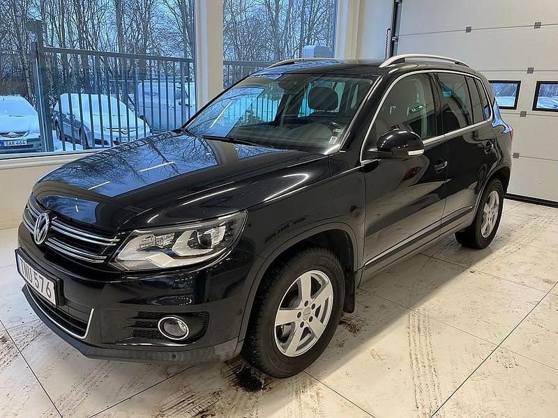 Svart Begagnad 2013 VW Tiguan SUV | 119 900 kr (Marknadspris) - Bild 1/4