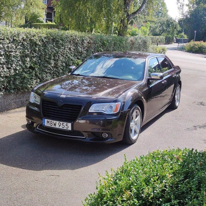 Begagnad 2012 Lancia Thema Platinum Sedan | 105 000 kr - Bild 1/4