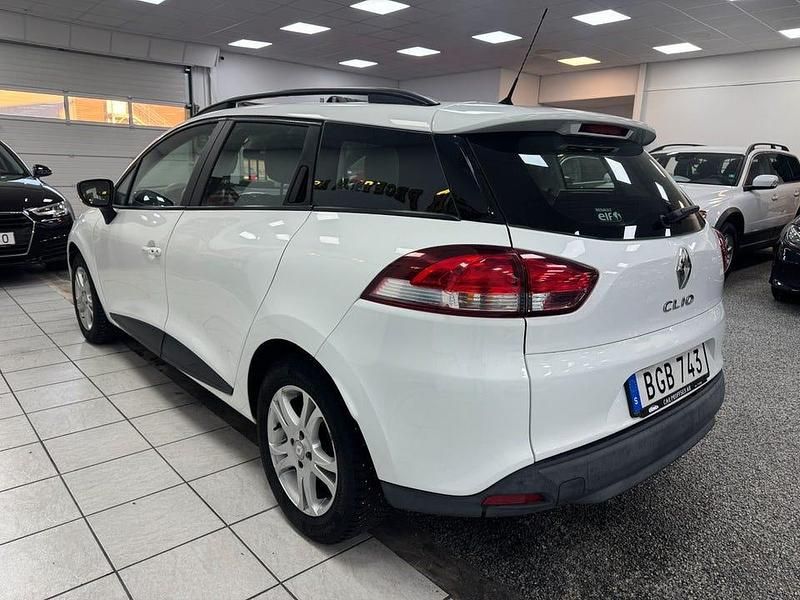 Begagnad Renault Clio IV Expression 73 HK (53 kW) 2016 Vit Kombi