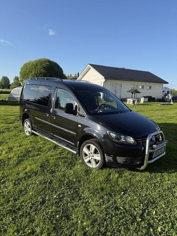 Svart Begagnad 2015 VW Caddy Maxi Life Life Minibuss | 153 000 kr - Bild 1/4