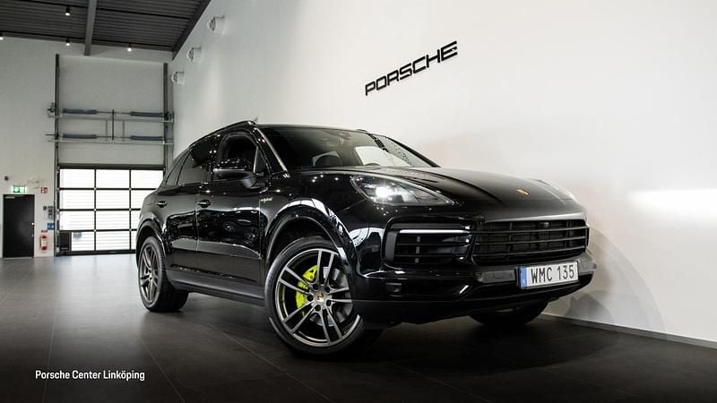 Svart (black) Begagnad 2018 Porsche Cayenne SUV | 549 000 kr - Bild 1/4