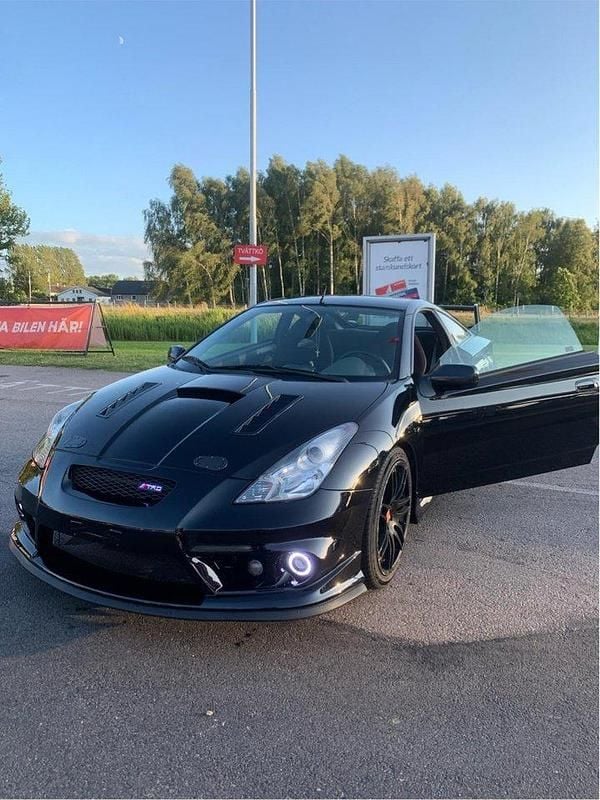 Svart Begagnad 2001 Toyota Celica Halvkombi | 85 000 kr - Bild 1/2