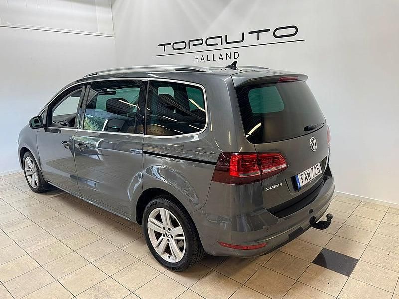 Begagnad VW Sharan 150 HK (110 kW) 2017 Mörkgrå Minibuss