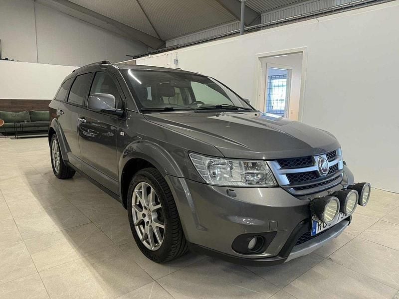 Grå Begagnad 2012 Fiat Freemont SUV | 89 900 kr (Marknadspris) - Bild 1/4