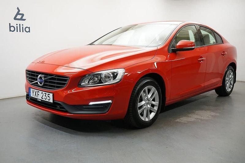 Röd Begagnad 2017 Volvo S60 Standard Sedan | 194 900 kr (Marknadspris) - Bild 1/3