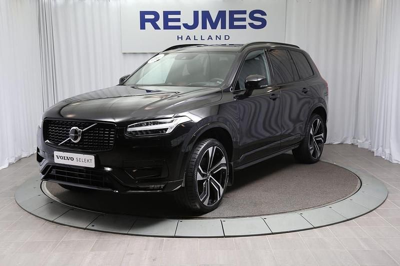 Svart Begagnad 2022 Volvo XC90 Pro SUV | 649 500 kr (Marknadspris) - Bild 1/4