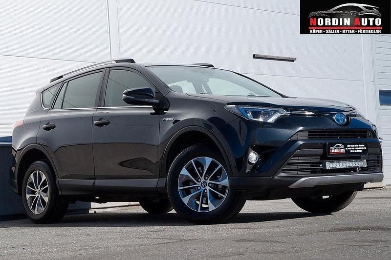Svart Begagnad 2017 Toyota RAV4 Hybrid Active SUV | 229 900 kr (Marknadspris) - Bild 1/4