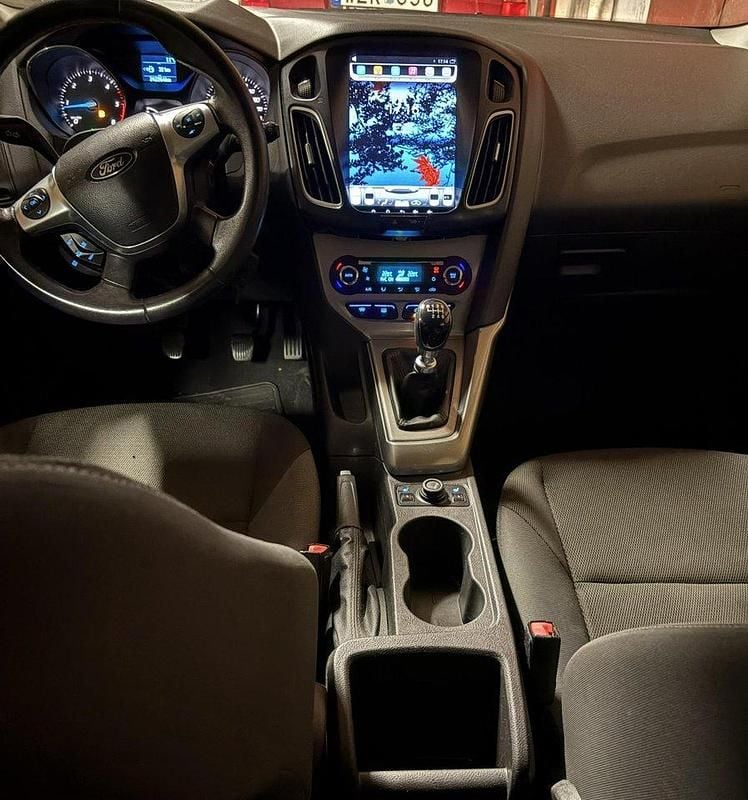 Orange Begagnad 2011 Ford Focus Trend Kombi | 29 000 kr (Bra pris) - Bild 1/4