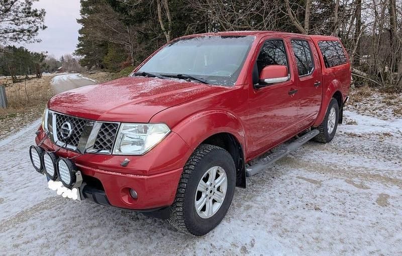Begagnad Nissan Navara 171 HK (125 kW) 2008 Mörkröd Pickup