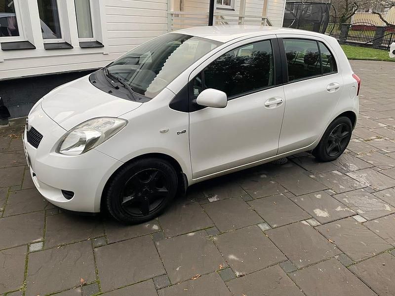 Begagnad 2006 Toyota Yaris Halvkombi | 35 000 kr (Marknadspris) - Bild 1/4