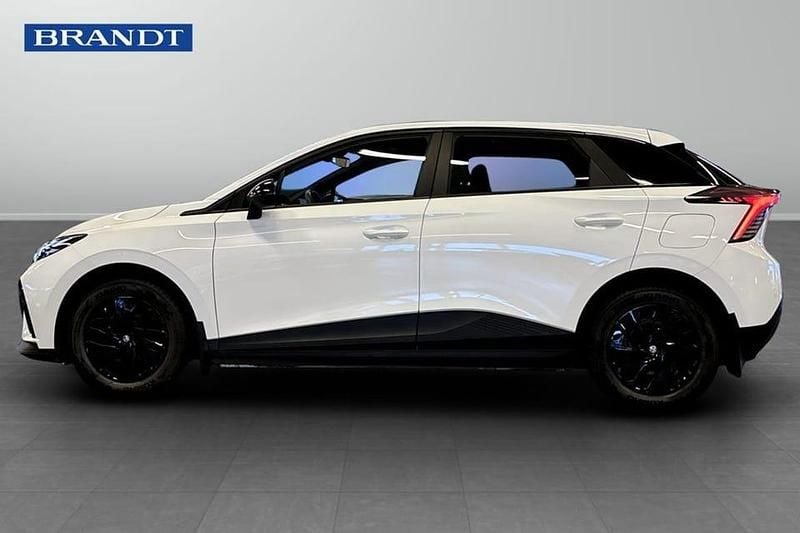 Begagnad MG MG4 EV 126 kW (172 HK) 2023 Vit Halvkombi