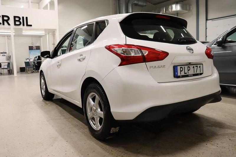 Begagnad Nissan Pulsar 116 HK (85 kW) 2016 Vit Halvkombi