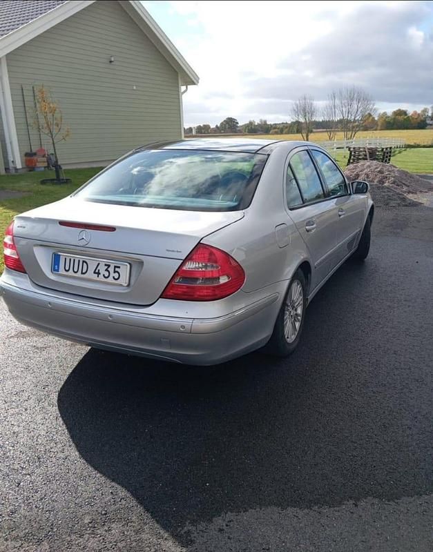 Begagnad Mercedes E240 177 HK (130 kW) 2004