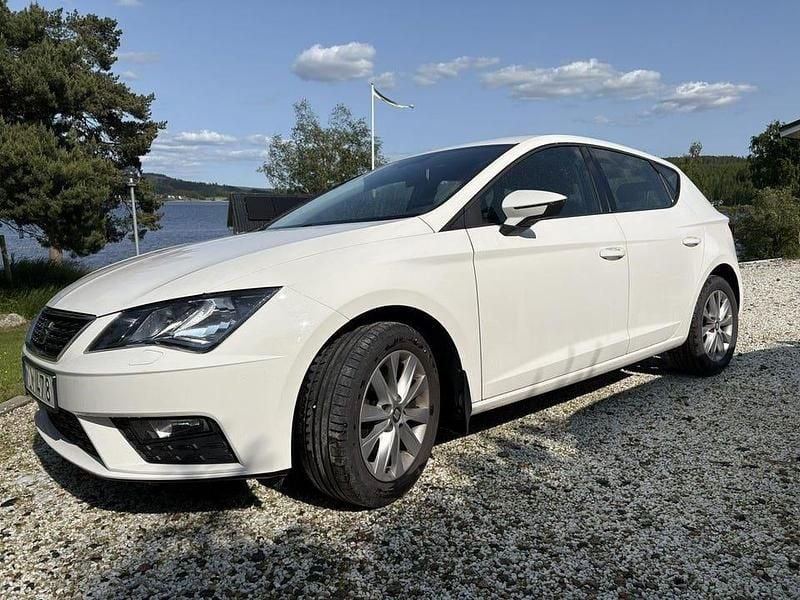 Begagnad 2018 Seat Leon Style Halvkombi | 89 000 kr (Bra pris) - Bild 1/4