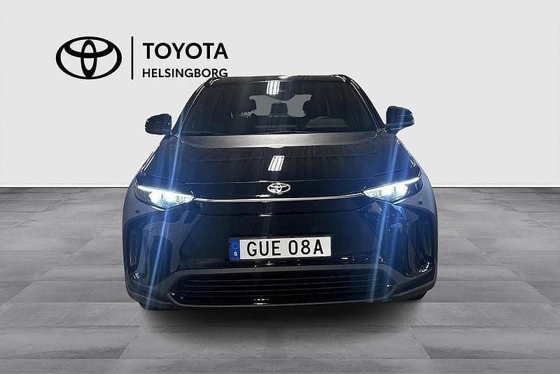 Begagnad Toyota bZ4X Active 164 kW (224 HK) 2023 Svart SUV