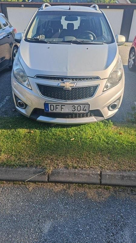 Silver Begagnad 2010 Chevrolet Spark Halvkombi | 29 000 kr (Marknadspris) - Bild 1/3