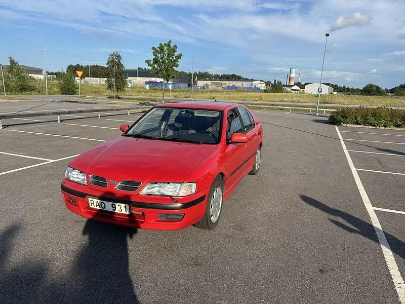 Röd Begagnad 2000 Nissan Primera Halvkombi | 16 500 kr - Bild 1/4