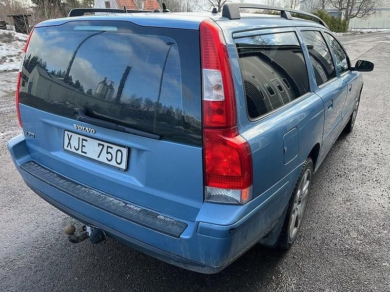 Begagnad Volvo V70 Kinetic 209 HK (153 kW) 2006 Ljusblå Kombi