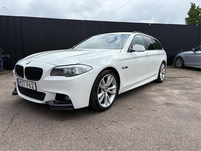 Vit Begagnad 2012 BMW 520 M Sport Kombi | 110 000 kr (Marknadspris) - Bild 1/4