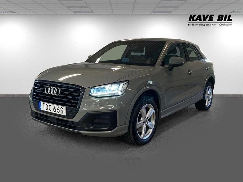 Grå Begagnad 2019 Audi Q2 SUV | 239 900 kr (Marknadspris) - Bild 1/4