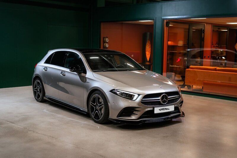Grå Begagnad 2020 Mercedes A35 AMG AMG Halvkombi | 379 900 kr (Lite dyr) - Bild 1/4