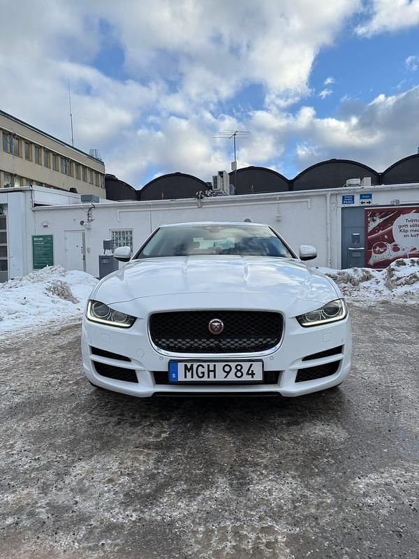Begagnad 2016 Jaguar XE Sedan | 105 000 kr (Bra pris) - Bild 1/4