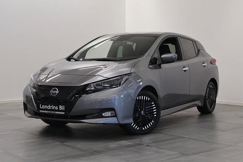 Grå Begagnad 2022 Nissan Leaf Tekna Halvkombi | 224 900 kr (Lite dyr) - Bild 1/4