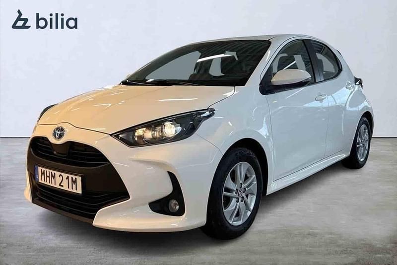 Begagnad Toyota Yaris Hybrid Active 116 HK (85 kW) 2022 Vit Halvkombi