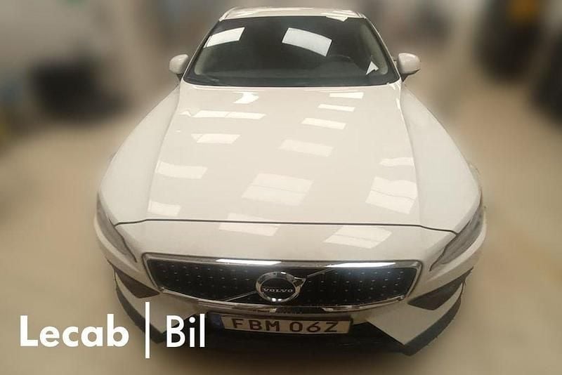Vit Begagnad 2020 Volvo V60 CC Kombi | 305 500 kr (Marknadspris) - Bild 1/1