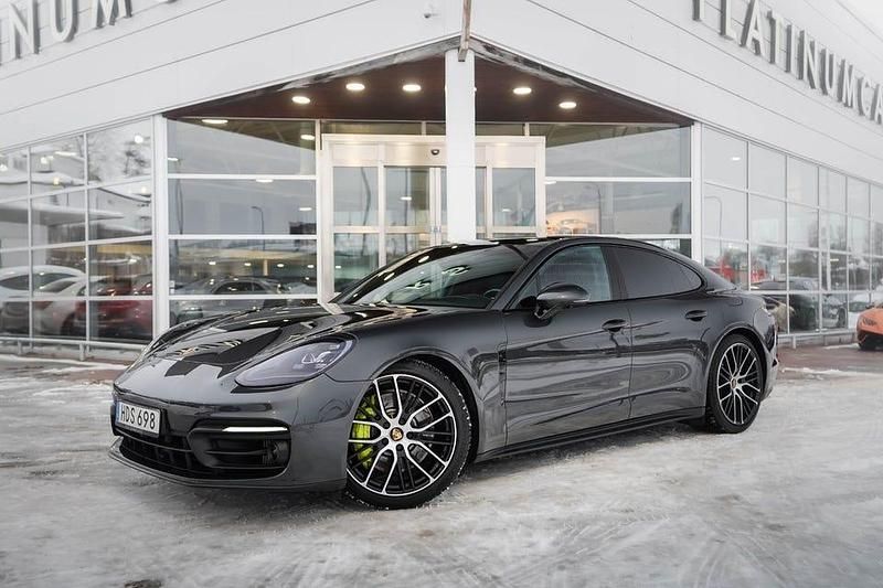 Grå Begagnad 2021 Porsche Panamera 4 Platinum Edition Sedan | 869 000 kr (Dyr) - Bild 1/4