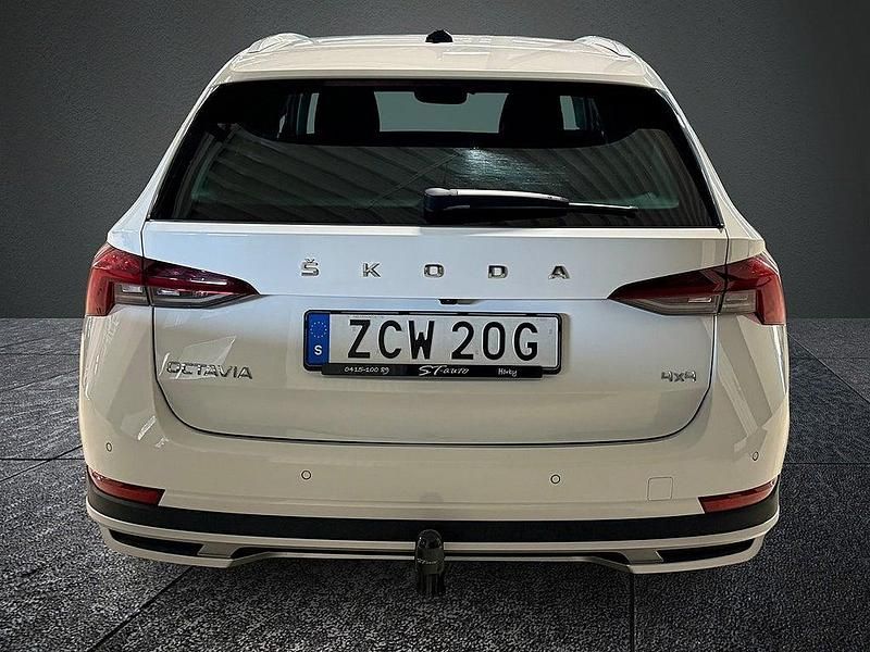 Begagnad Skoda Octavia Scout 200 HK (147 kW) 2021 Vit Kombi