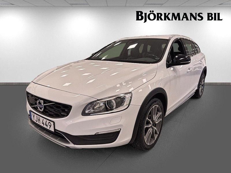Vit Begagnad 2016 Volvo V60 CC Kombi | 179 900 kr (Marknadspris) - Bild 1/4