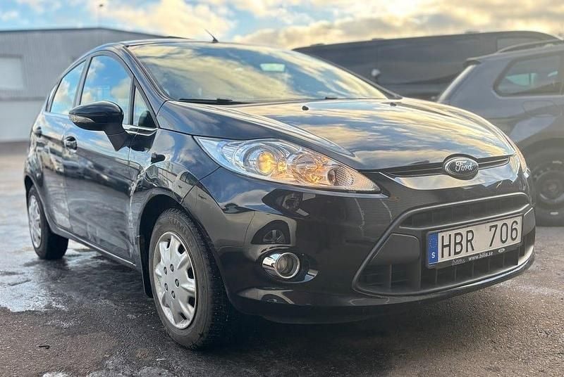 Svart Begagnad 2011 Ford Fiesta Titanium Halvkombi | 39 500 kr (Bra pris) - Bild 1/4
