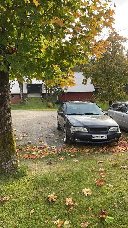 Grå Begagnad 2000 Volvo S70 Sedan | 19 000 kr (Superpris) - Bild 1/4