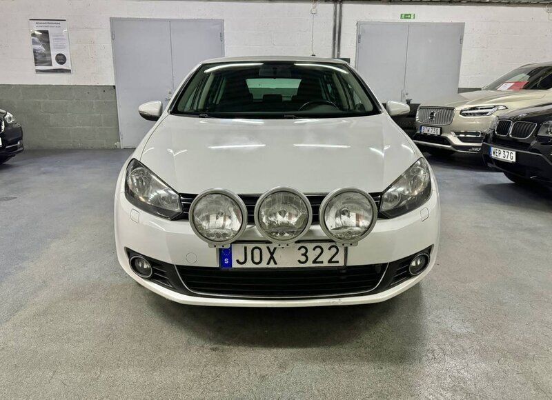 Vit Begagnad 2009 VW Golf VI Halvkombi | 69 900 kr (Dyr) - Bild 1/4